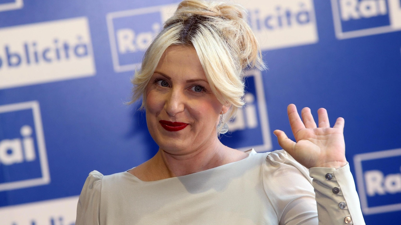 Katia Follesa co-conduttrice al Festival di Sanremo 2025, accanto a Carlo Conti Katia Follesa co-conduttrice al Festival di Sanremo 2025, accanto a Carlo Conti