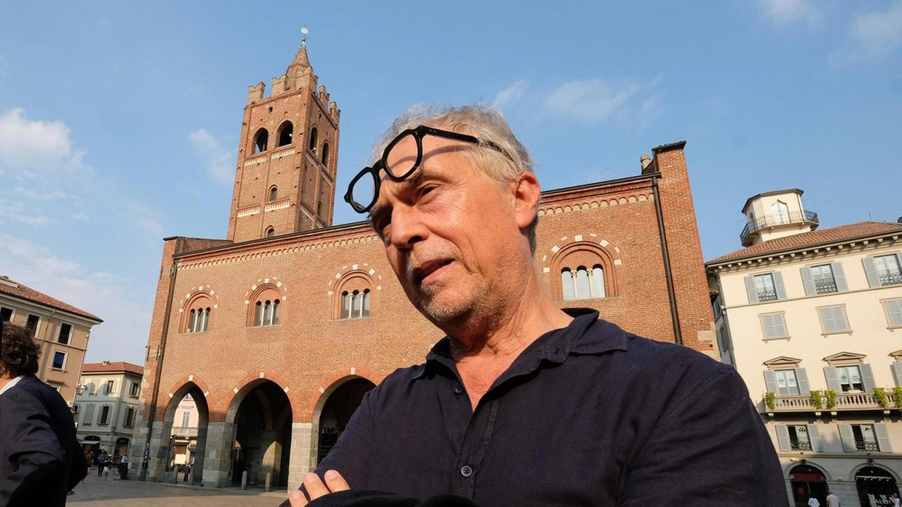 Dopo il consolidamento di pareti e pennacchi per evitare distacchi pericolosi per i passanti l’impresa ha ristrutturato il portico secondo i canoni artistici originari, ora si passa agli interni. Dopo il consolidamento di pareti e pennacchi per evitare distacchi pericolosi per i passanti l’impresa ha ristrutturato il portico secondo i canoni artistici originari, ora si passa agli interni.