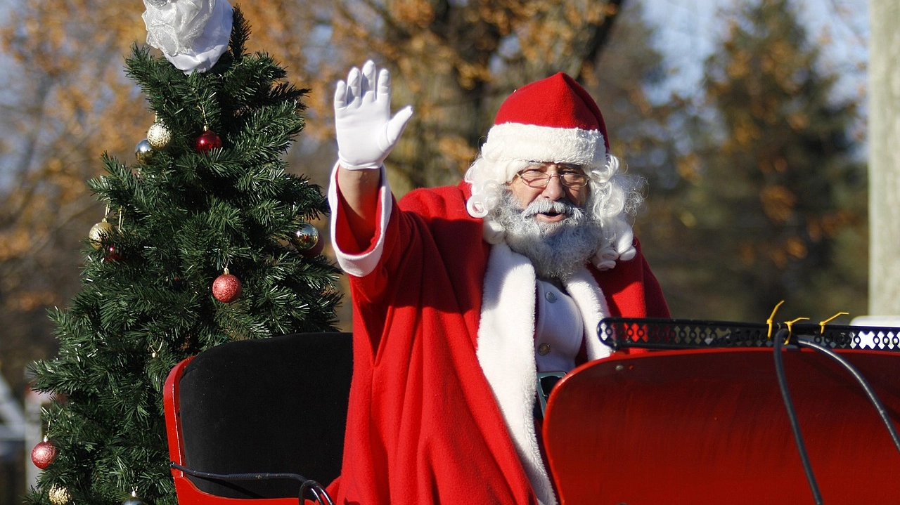 La slitta di Babbo Natale, già partita dalla Finlandia in queste ore, è attesa nel Comasco per questa notte