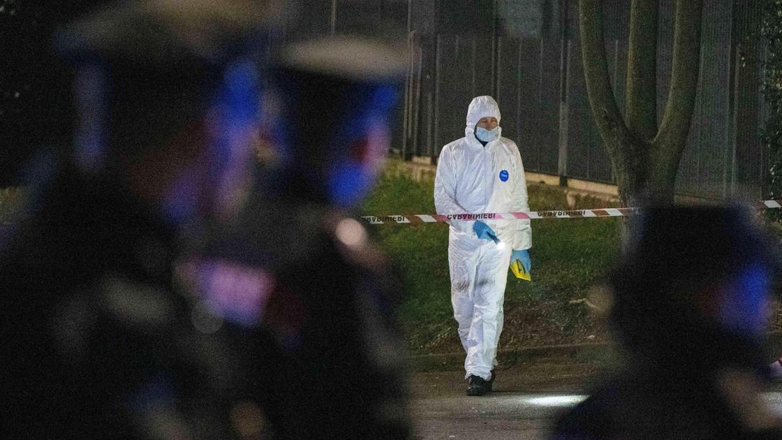 Violenta sparatoria nei boschi di Postalesio, giovane ferito suona ai residenti: “Aiutatemi”