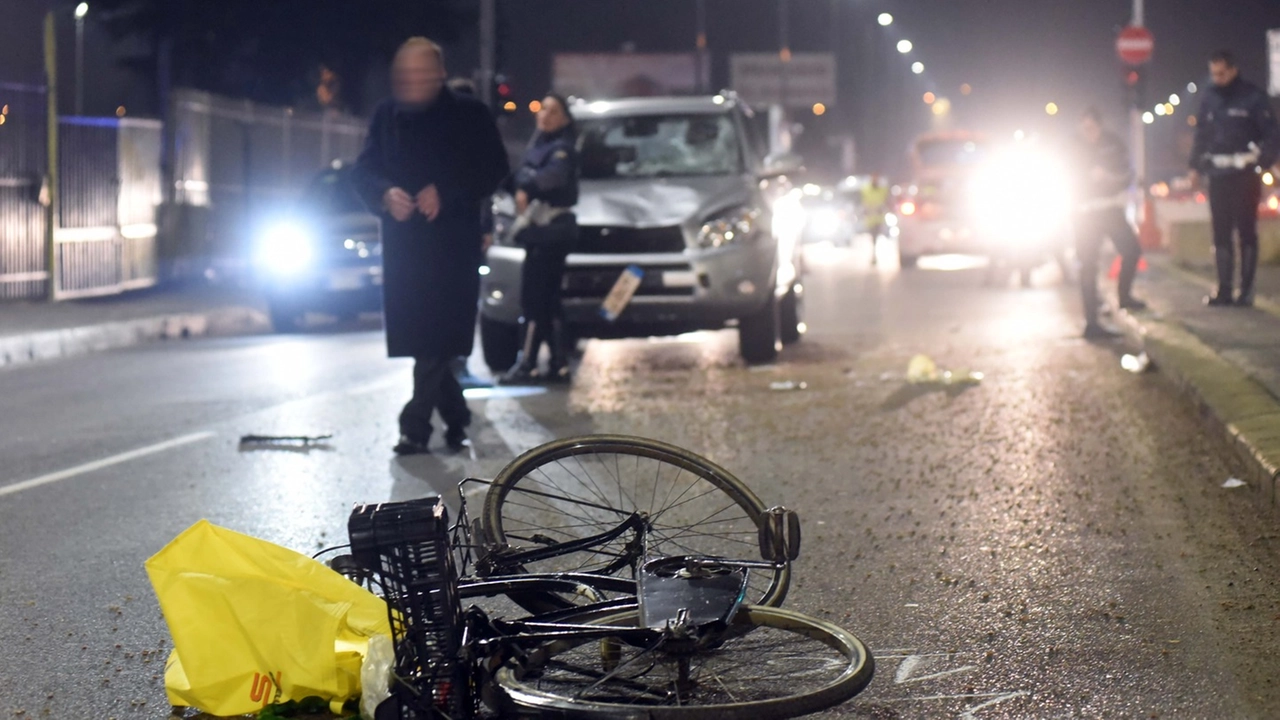 Un ciclista 57enne intorno alle 21 di mercoledì 31 luglio è stato travolto da un’auto in via Novara: trasportato in ospedale in condizioni gravissime (foto archivio) Un ciclista 57enne intorno alle 21 di mercoledì 31 luglio è stato travolto da un’auto in via Novara: trasportato in ospedale in condizioni gravissime (foto archivio)