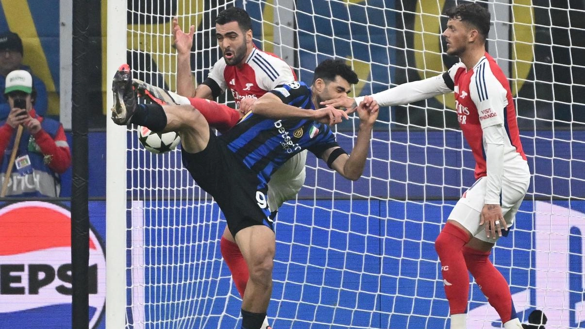 Con pochi palloni da giocare l’iraniano si sfianca nei ripiegamenti difensivi. Suo il tocco che induce al fallo di mano in area di Merino nel primo tempo. Frattesi e Zielinski in difficoltà: ad emergere è il giovane centrale tedesco. Con pochi palloni da giocare l’iraniano si sfianca nei ripiegamenti difensivi. Suo il tocco che induce al fallo di mano in area di Merino nel primo tempo. Frattesi e Zielinski in difficoltà: ad emergere è il giovane centrale tedesco.