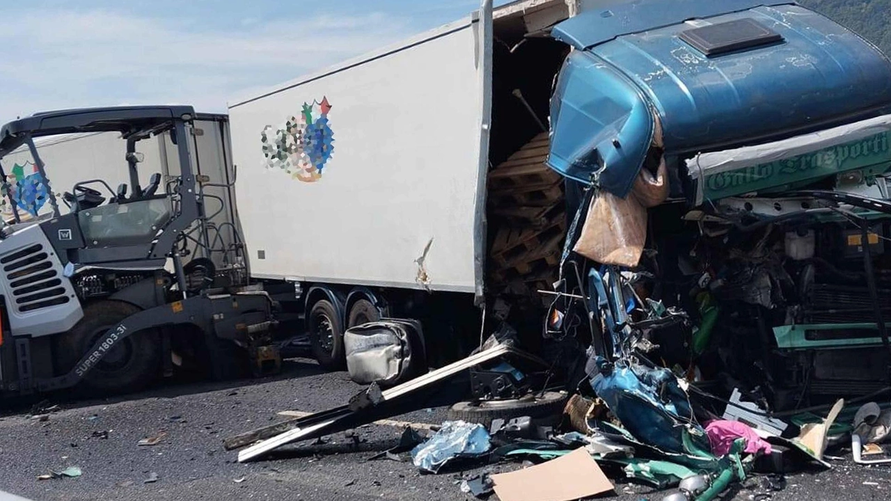 Forse un colpo di sonno a causa del terribile sinistro sulla trafficata Statale