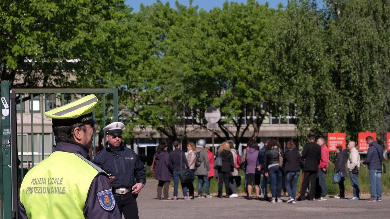 A seguito delle diverse segnalazioni da parte di genitori e insegnanti di episodi di aggressione ai danni degli studenti dell’istituto... A seguito delle diverse segnalazioni da parte di genitori e insegnanti di episodi di aggressione ai danni degli studenti dell’istituto...