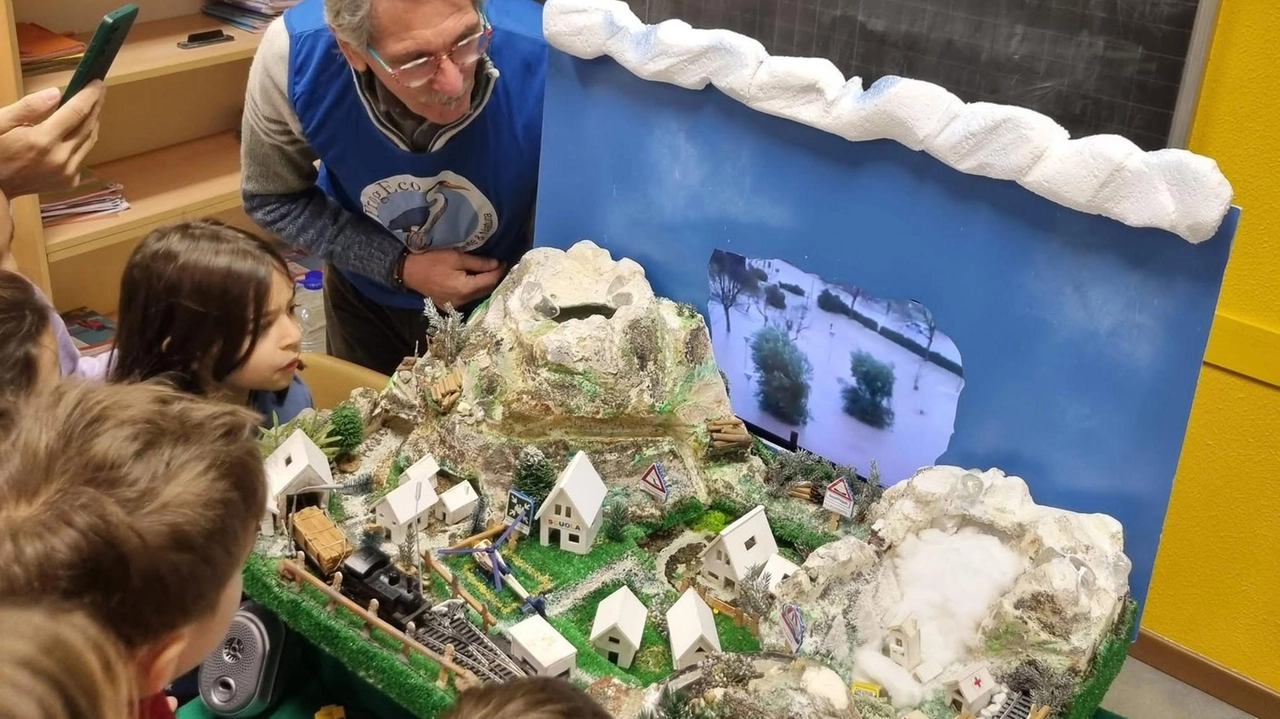 Plastici e trenini hanno affascinato gli alunni della scuole elementari Plastici e trenini hanno affascinato gli alunni della scuole elementari