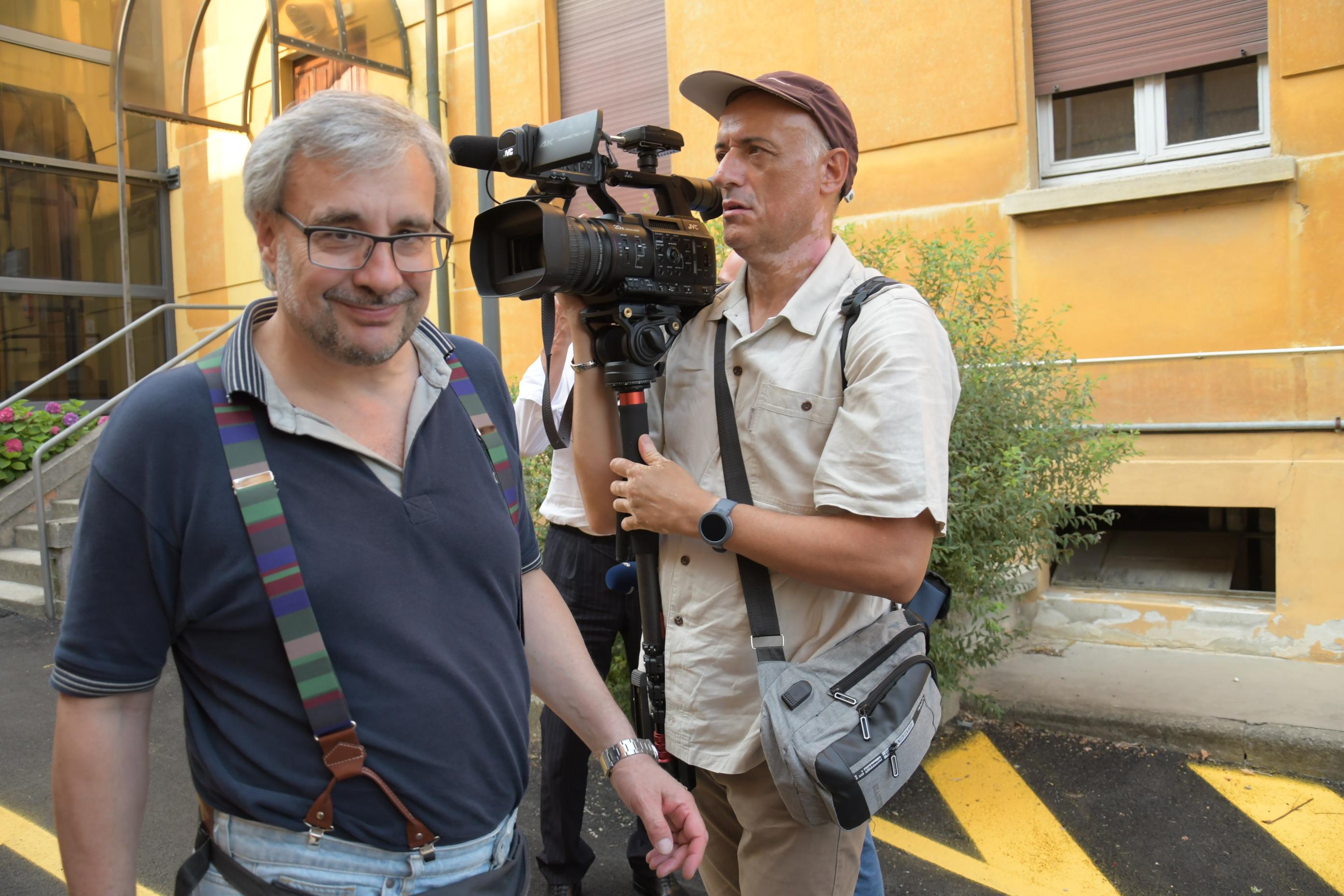 Garlasco, parla il genetista dei Poggi: “Più soggetti sulla scena del delitto? Ridicolo. Reperti inutili, le vecchie perizie avevano chiarito ogni dubbio” Garlasco, parla il genetista dei Poggi: “Più soggetti sulla scena del delitto? Ridicolo. Reperti inutili, le vecchie perizie avevano chiarito ogni dubbio”