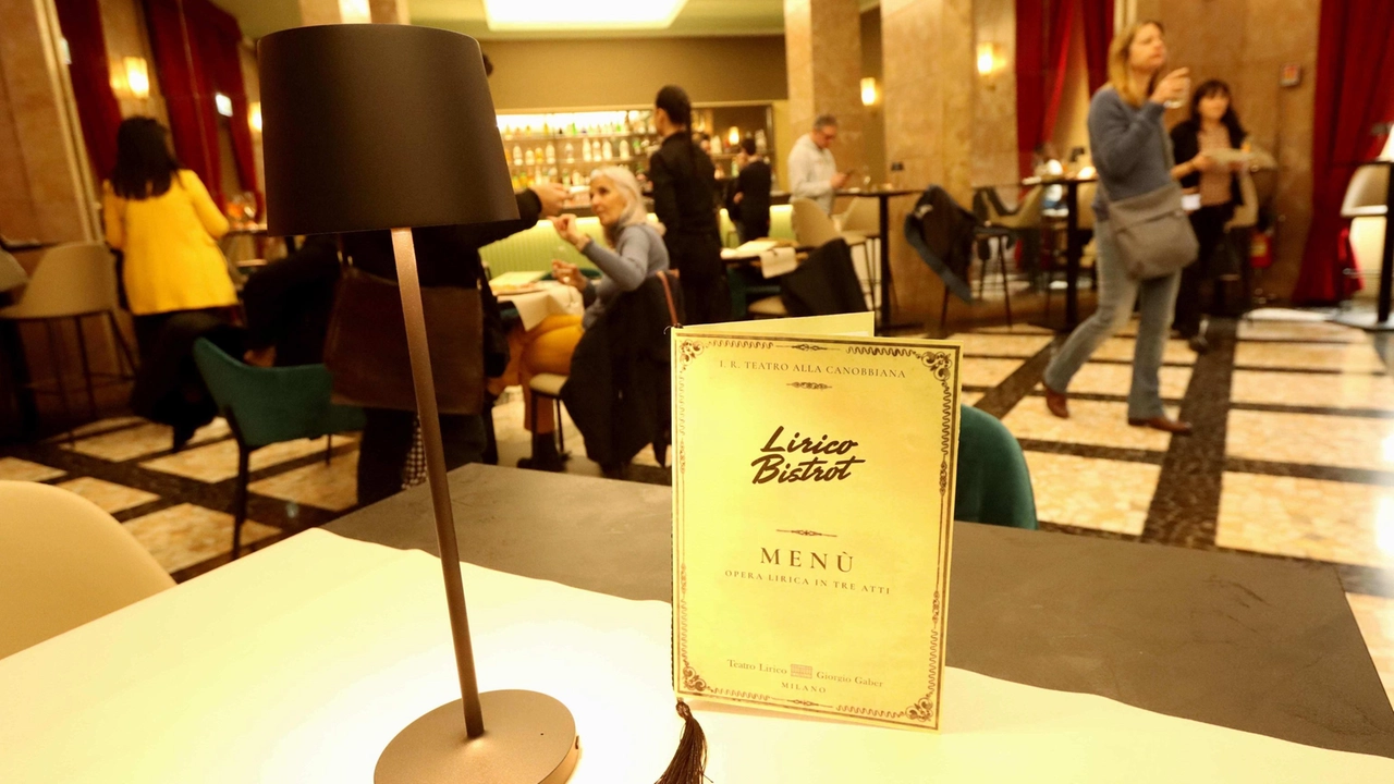 Uno scorcio del bistrot all’interno del Teatro Lirico, che è aperto a pranzo e a cena