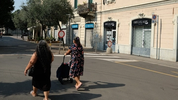Ferragosto aperto a Monza, San Rocco e i negozi che resistono: “Mi giro e i clienti sono scappati”