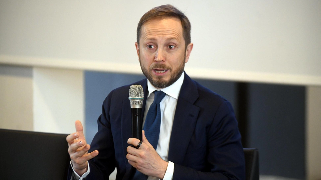 L’assessore comunale a Bilancio e Demanio Emmanuel Conte annuncia nuovi contratti con Aler L’assessore comunale a Bilancio e Demanio Emmanuel Conte annuncia nuovi contratti con Aler