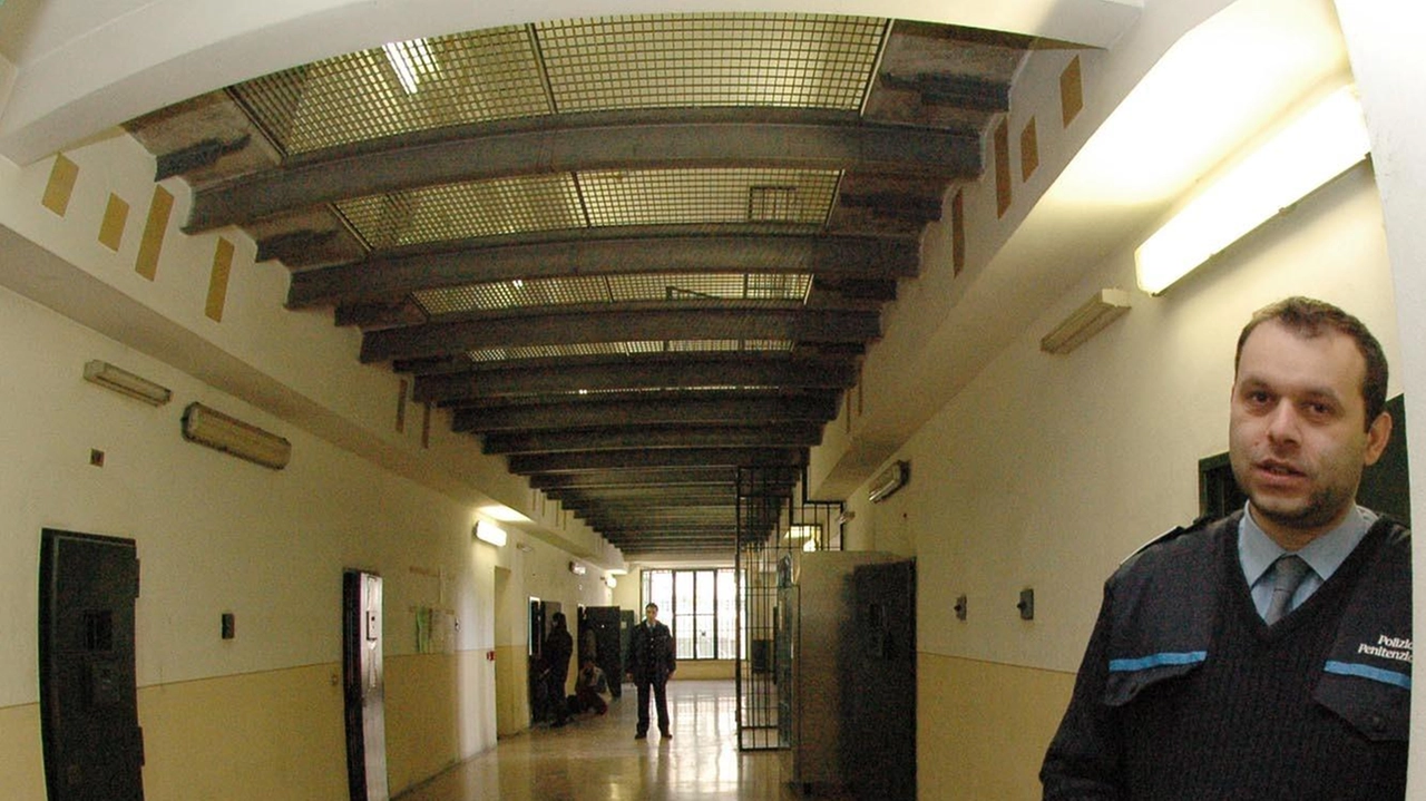 Il carcere di Lodi per quanto riferisce l’esponente dem ospita oltre 80 detenuti ma ne sarebbero previsti la metà Il carcere di Lodi per quanto riferisce l’esponente dem ospita oltre 80 detenuti ma ne sarebbero previsti la metà