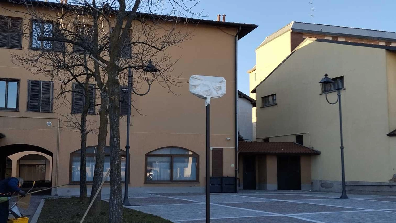 Il Comune di Lazzate inaugura domani il nuovo spazio di fianco alla biblioteca. Ospiterà piccoli eventi e lancerà un messaggio di legalità ai ragazzi. Il Comune di Lazzate inaugura domani il nuovo spazio di fianco alla biblioteca. Ospiterà piccoli eventi e lancerà un messaggio di legalità ai ragazzi.