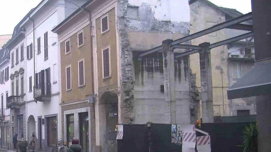 Oggi l’area è uno squarcio fatiscente in mezzo al centro abitato Per la bonifica messi a bilancio 26mila euro Oggi l’area è uno squarcio fatiscente in mezzo al centro abitato Per la bonifica messi a bilancio 26mila euro