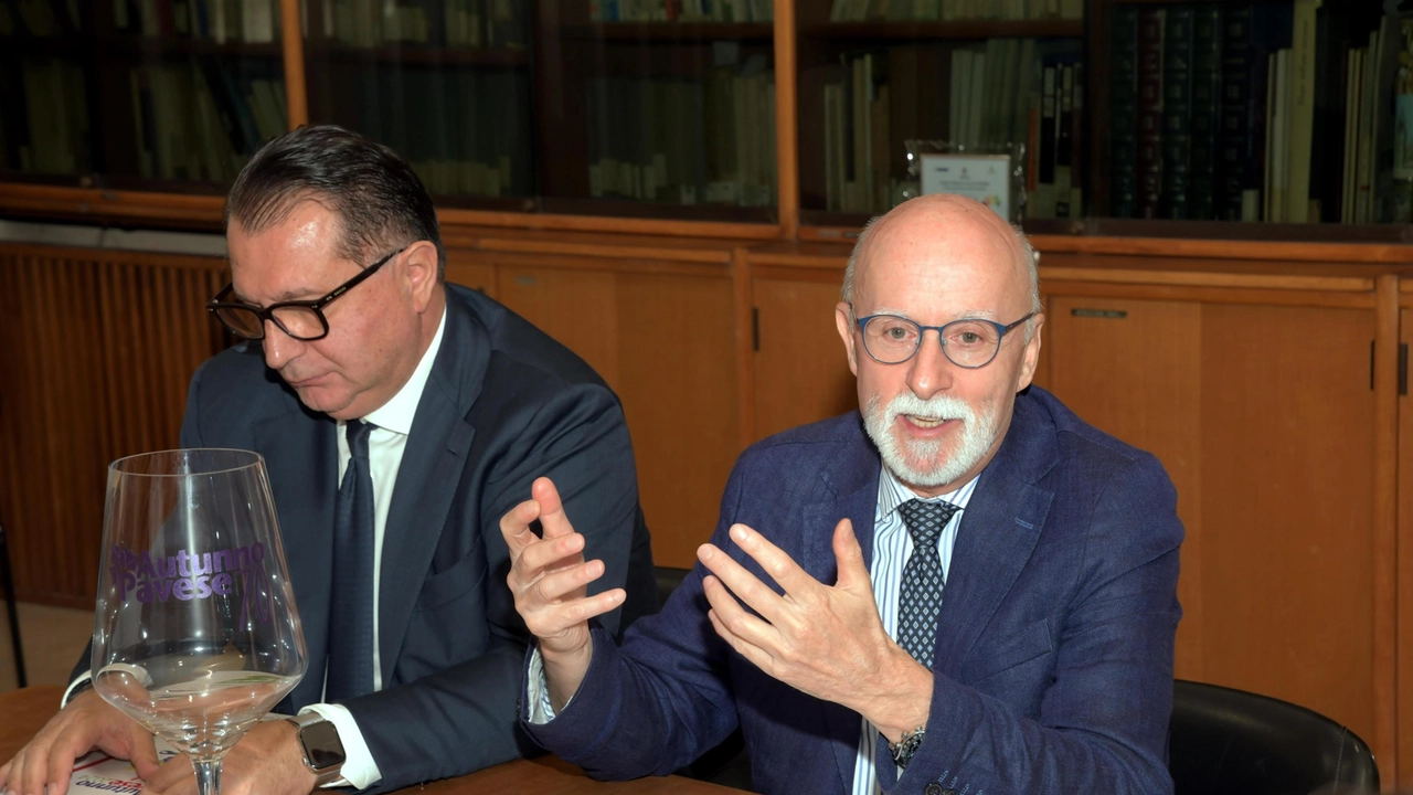 Il commissario straordinario della Camera di commercio Giovanni Merlino e il segretario generale Enrico Ciabatti mentre presentano la kermesse Il commissario straordinario della Camera di commercio Giovanni Merlino e il segretario generale Enrico Ciabatti mentre presentano la kermesse