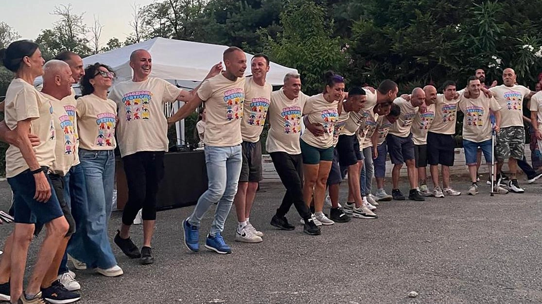 Da 35 anni accoglie e accompagna persone dipendenti da sostanze stupefacenti in percorsi terapeutici personalizzati: è la comunità Dianova di... Da 35 anni accoglie e accompagna persone dipendenti da sostanze stupefacenti in percorsi terapeutici personalizzati: è la comunità Dianova di...