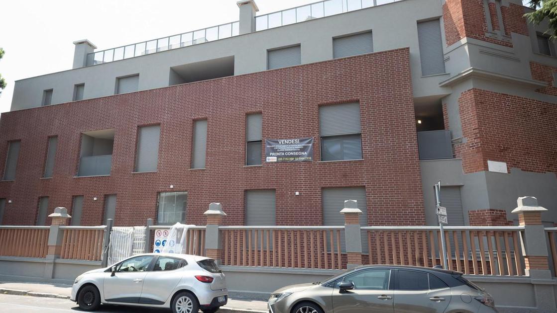 tra via crema e piazza trento, dalla PALAZZINA AFFRESCATA alla... voragine tra via crema e piazza trento, dalla PALAZZINA AFFRESCATA alla... voragine