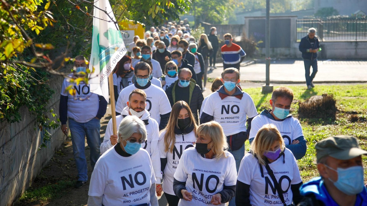 Una delle numerose manifestazioni del comitato che si batte contro il quadruplicamento della tratta ferroviaria, considerato inutile e dannoso Una delle numerose manifestazioni del comitato che si batte contro il quadruplicamento della tratta ferroviaria, considerato inutile e dannoso