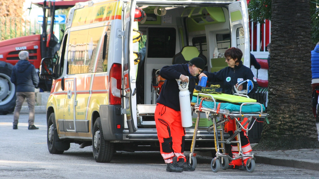 Un'ambulanza a servizio (Foto d'archivio) Un'ambulanza a servizio (Foto d'archivio)