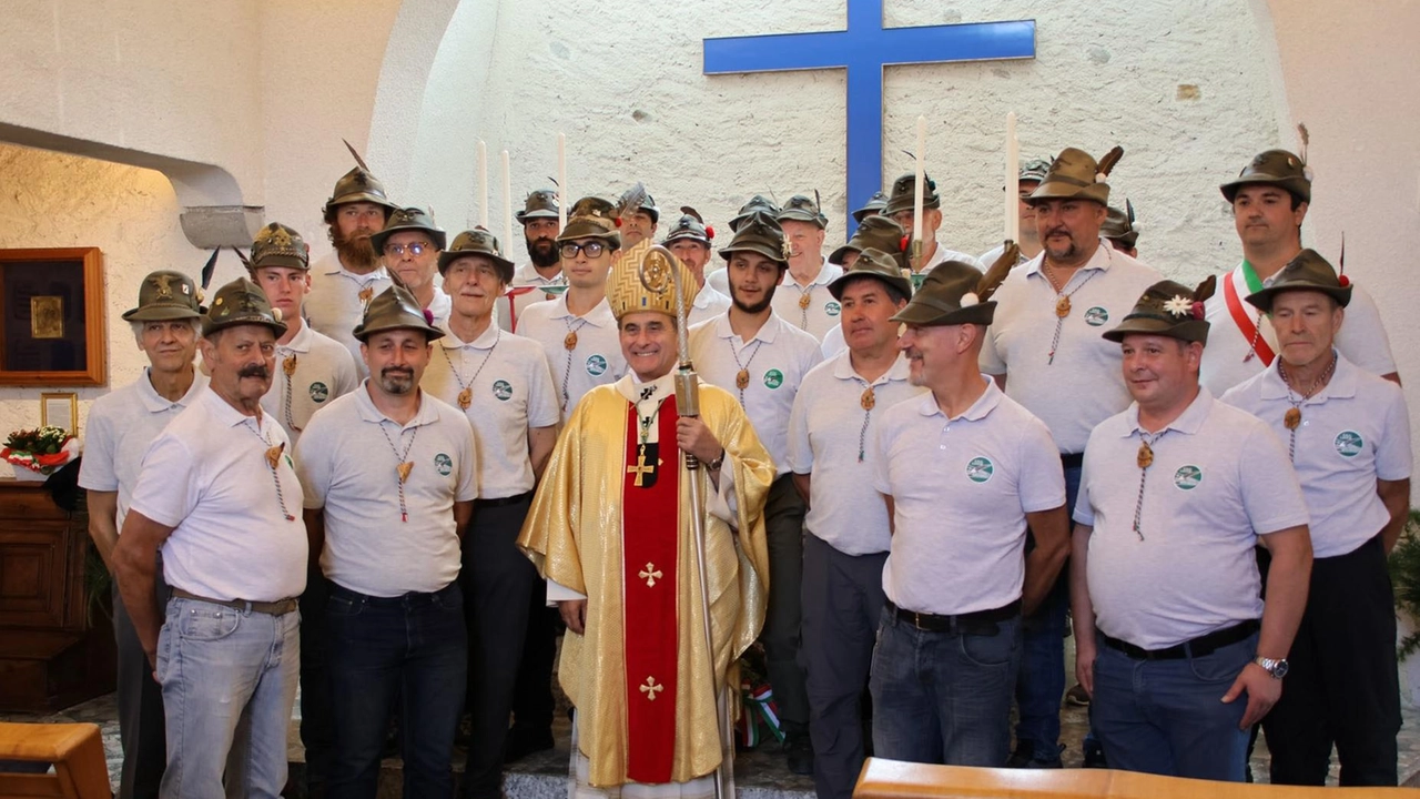 L'arcivescovo di Milano elogia gli alpini per la consacrazione della Tenda dell'Anima a Margno, costruita in memoria dei reduci del Battaglione Morbegno. Monsignor Delpini ringrazia per il loro impegno nel volontariato. L'arcivescovo di Milano elogia gli alpini per la consacrazione della Tenda dell'Anima a Margno, costruita in memoria dei reduci del Battaglione Morbegno. Monsignor Delpini ringrazia per il loro impegno nel volontariato.
