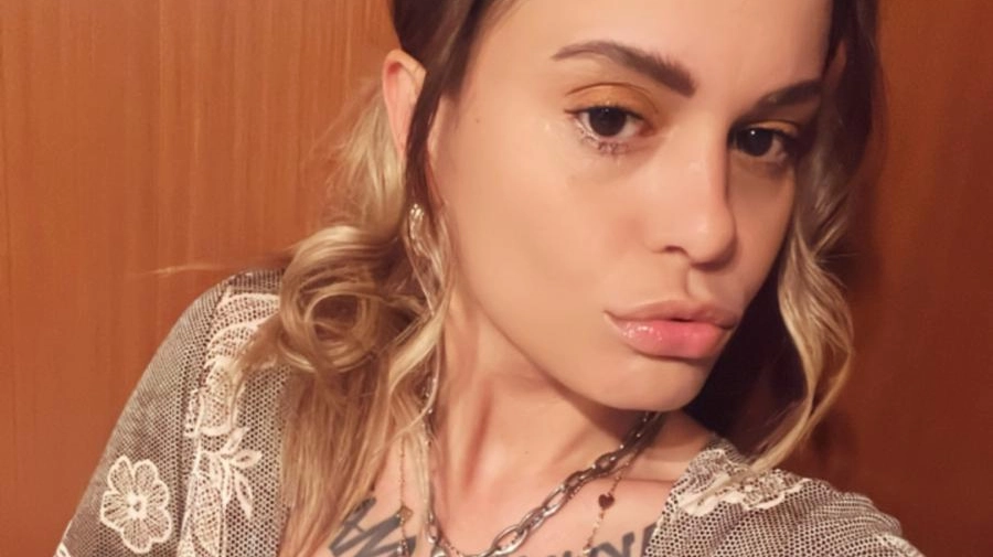 Giada Fenaroli ha lasciato il lavoro da cameriera ed è diventata Giada Jolie su Onlyfans