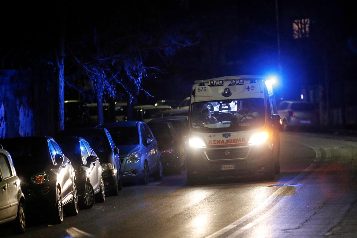 schianto nella notte a carobbio degli angeli tra auto e moto muore un uomo di 55 anni
