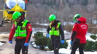 Il ferito è precipitato per trecento metri nella zona fra il Pizzo Redorta e il lago di Coca. L’incidente a circa 2.400 metri di quota mentre procedeva in cordata con un amico, illeso. Il ferito è precipitato per trecento metri nella zona fra il Pizzo Redorta e il lago di Coca. L’incidente a circa 2.400 metri di quota mentre procedeva in cordata con un amico, illeso.
