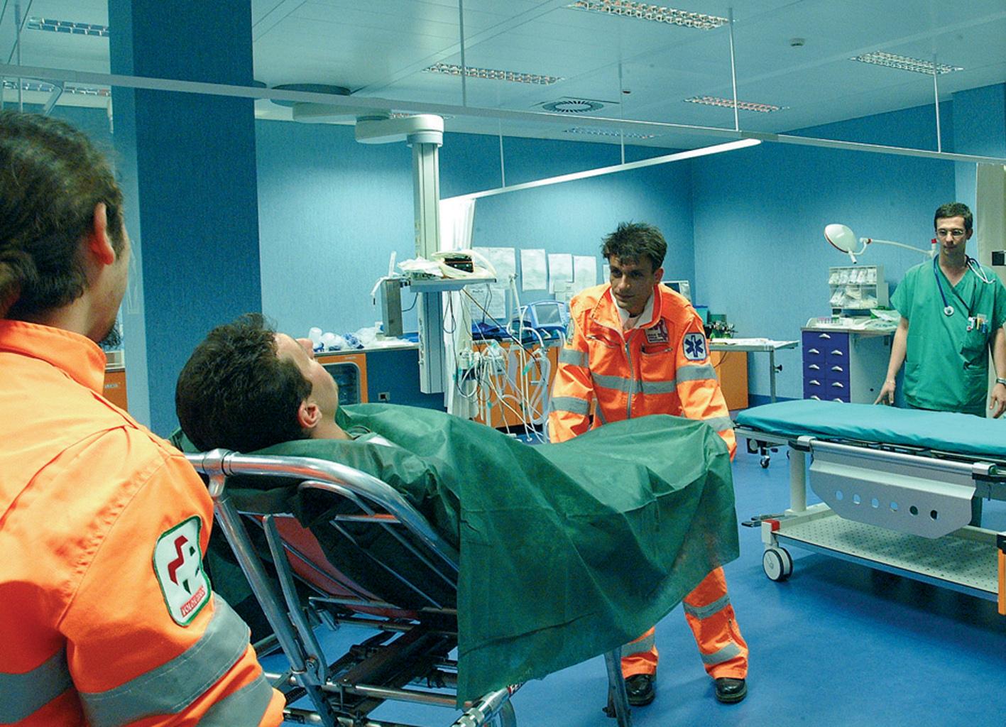 Rozzano, ancora sangue in strada: un uomo gravissimo dopo una sparatoria Rozzano, ancora sangue in strada: un uomo gravissimo dopo una sparatoria