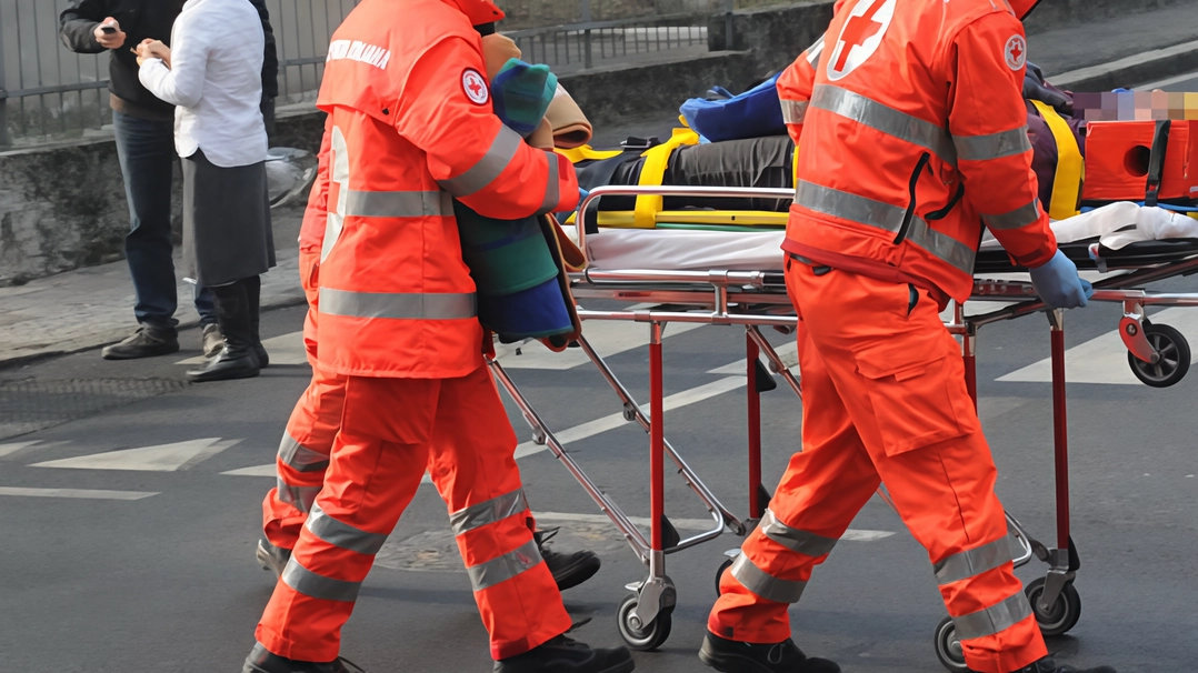 Donna di 55 anni gravemente ferita a Brembate dopo essere stata investita da un'auto. Incidente in via Veneto, ricovero in codice rosso a Bergamo. Poi, a Seriate, cinque passeggeri caduti da un autobus a causa di una frenata improvvisa. Donna di 55 anni gravemente ferita a Brembate dopo essere stata investita da un'auto. Incidente in via Veneto, ricovero in codice rosso a Bergamo. Poi, a Seriate, cinque passeggeri caduti da un autobus a causa di una frenata improvvisa.