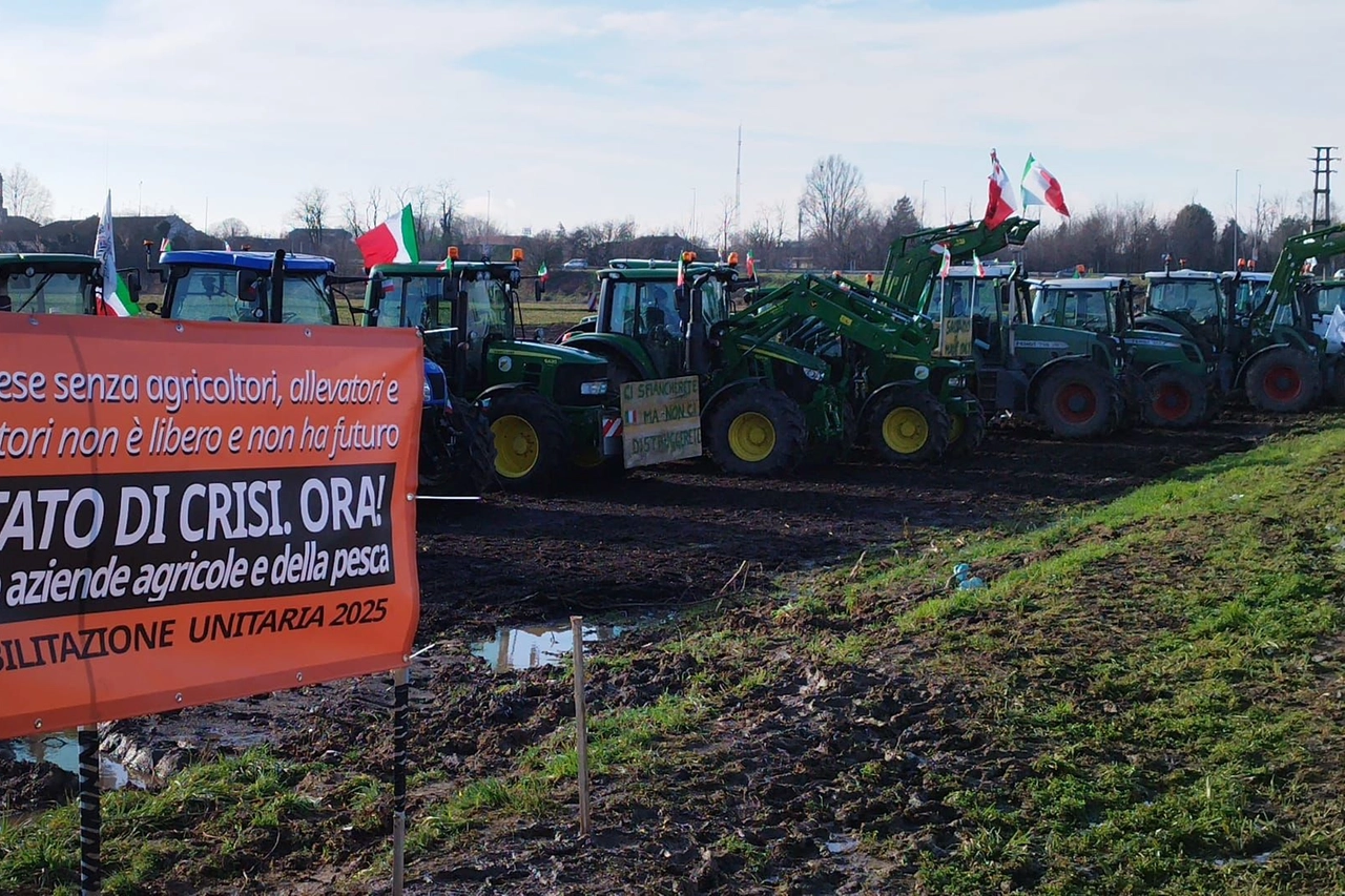 Anche gli agricoltori pavesi si sono mobilitati a Casteggio, zona strategica fra la pianura Padana e le colline dell'Oltrepò pavese