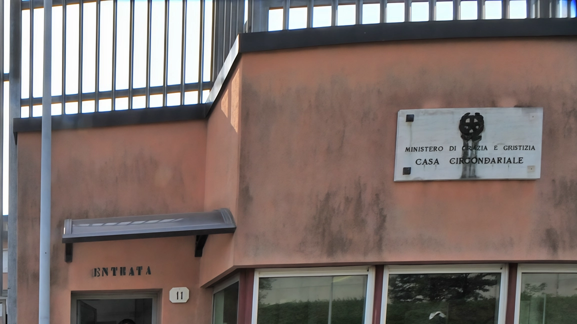 L’allarme della Penitenziaria di Como: "Al carcere Bassone lavoriamo senza sicurezza" L’allarme della Penitenziaria di Como: "Al carcere Bassone lavoriamo senza sicurezza"