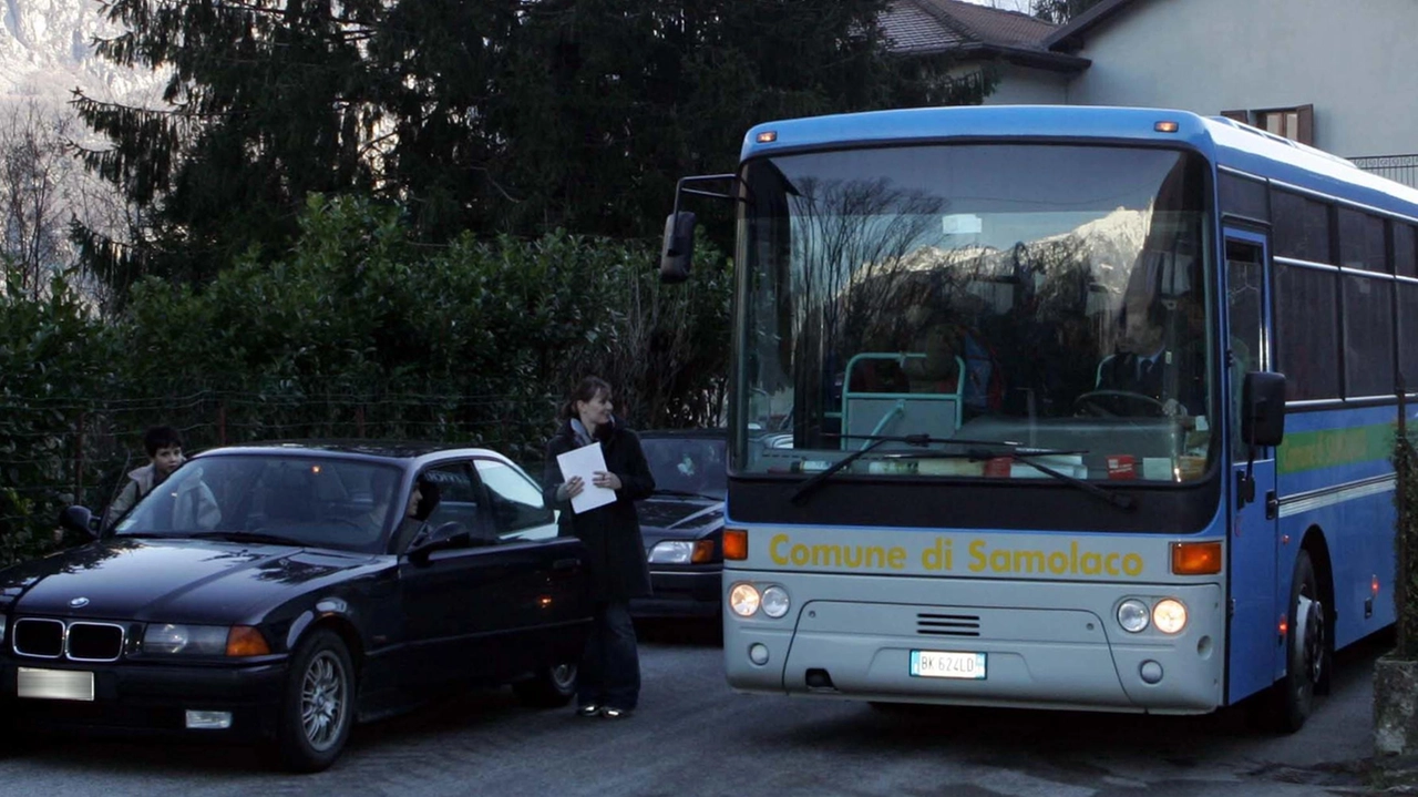 Il collegamento è chiuso da una decina di giorni Obbliga i residenti della frazione a un giro più lungo Il collegamento è chiuso da una decina di giorni Obbliga i residenti della frazione a un giro più lungo