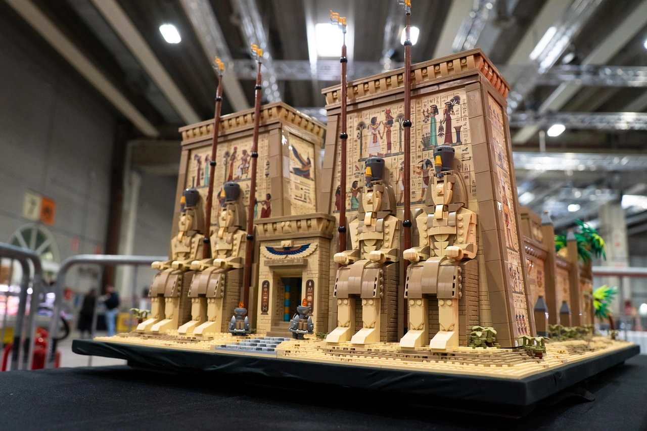 Il tempio di Horus, in Egitto, realizzato coi mattoncini Lego dall'azienda Stebrick di Calco, che si avvantaggia della fibra ultraveloce di Open Fiber