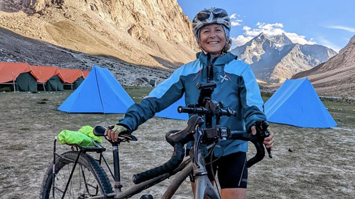 Renata Andolfi, fisioterapista monzese (d’adozione) e biker globetrotter per passione nell’agosto scorso in Pamir ha percorso oltre mille chilometri su un massiccio montuoso dove ha raggiunto i 5.000 metri