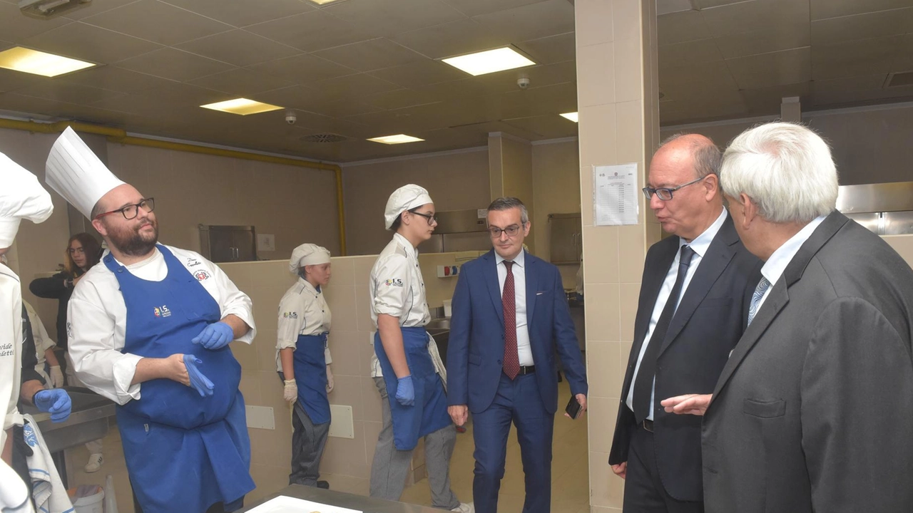 Il ministro dell’istruzione e merito Giuseppe Valditara in visita all’Istituto Falcone Il ministro dell’istruzione e merito Giuseppe Valditara in visita all’Istituto Falcone