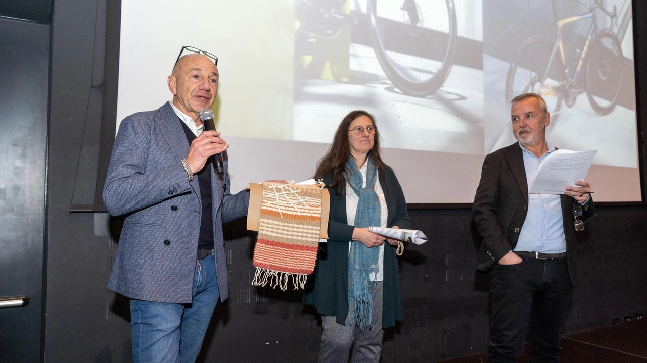 Presentato lo studio Top200: le prime due aziende, Coca Cola e Rialto, superano il miliardo di euro di fatturato . Presentato lo studio Top200: le prime due aziende, Coca Cola e Rialto, superano il miliardo di euro di fatturato .