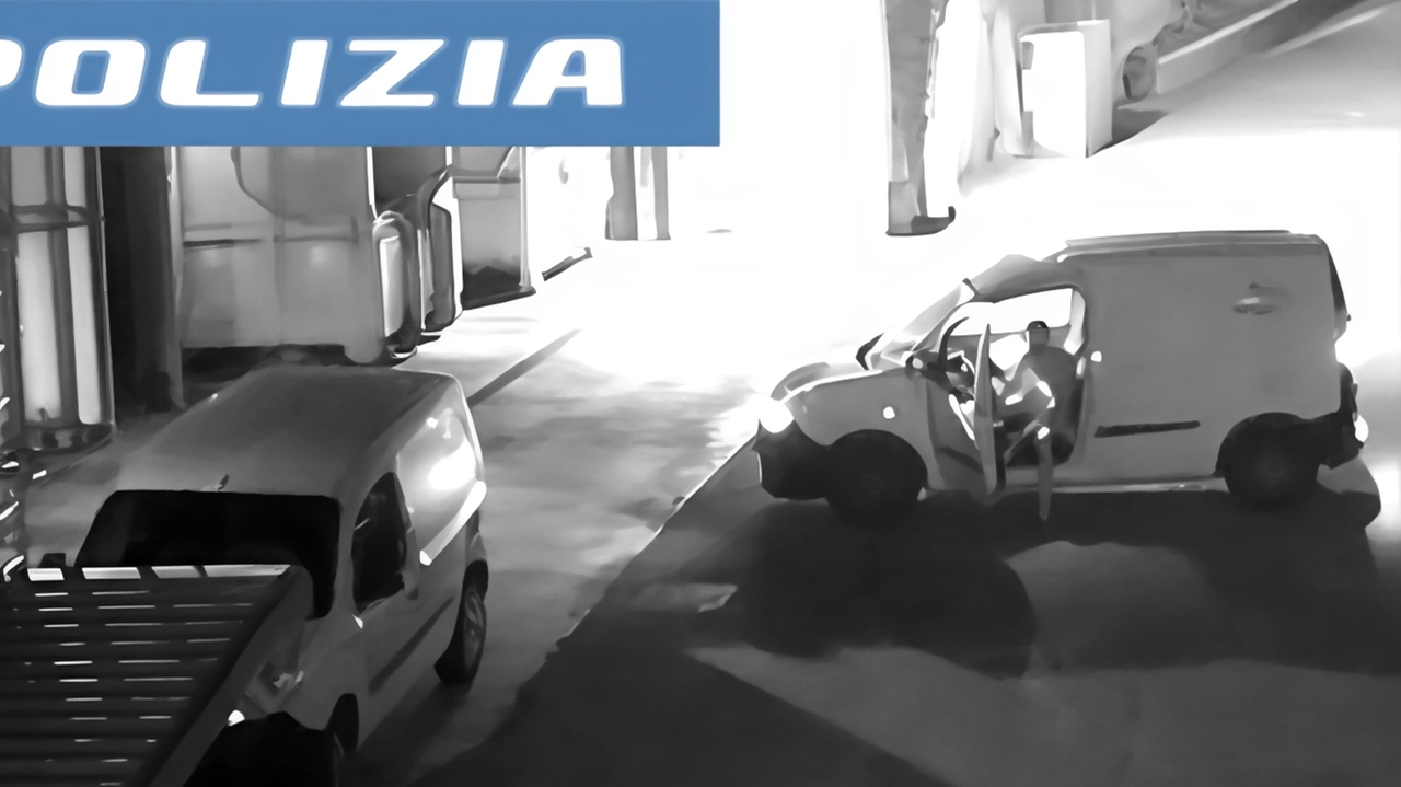 Il ventottenne tunisino immortalato in azione nelle immediate vicinanze del Pronto soccorso Il ventottenne tunisino immortalato in azione nelle immediate vicinanze del Pronto soccorso