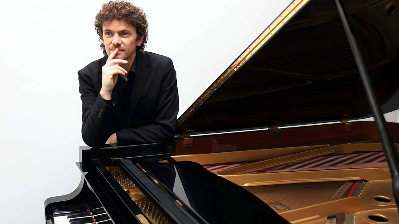 La 10ª edizione di Box Organi a Lallio unisce musica e letteratura con concerti e letture. Roberto Olzer ha aperto la rassegna con brani jazz all'organo, seguito da Davide Pozzi e Matilde Facheris. Il programma include cinque concerti, due racconti organistici inediti e una composizione in prima assoluta. La 10ª edizione di Box Organi a Lallio unisce musica e letteratura con concerti e letture. Roberto Olzer ha aperto la rassegna con brani jazz all'organo, seguito da Davide Pozzi e Matilde Facheris. Il programma include cinque concerti, due racconti organistici inediti e una composizione in prima assoluta.
