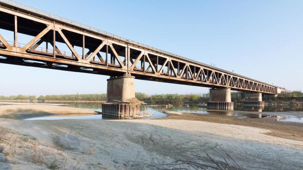 il ponte di bressana bottarone chiude per lavori caos annunciato per treni e auto sulla direttrice per genova e la liguria