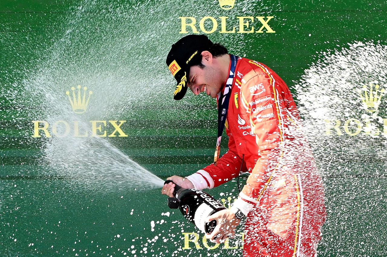 La festa di Sainz sul podio di Melbourne
