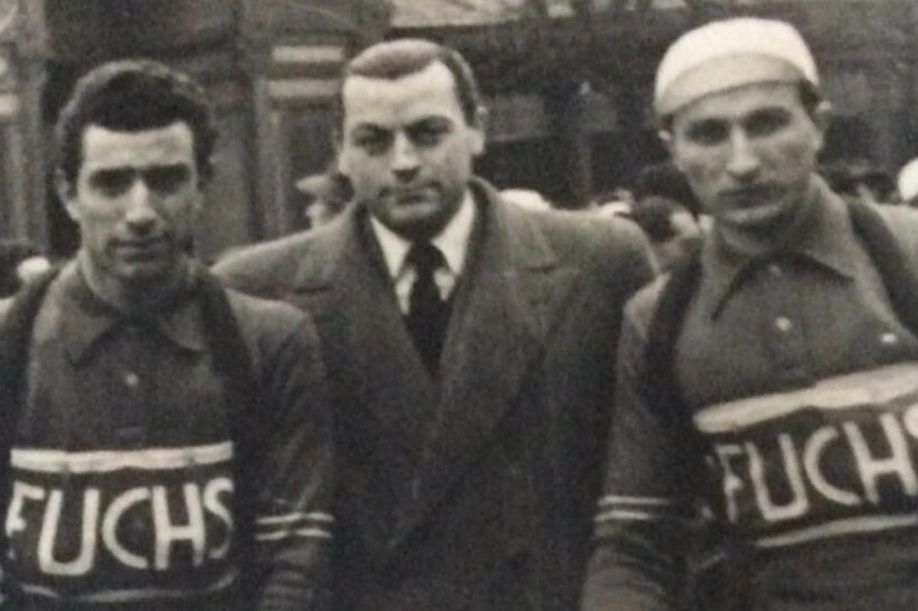Giovanni Tapella con alcuni portacolori della Fuchs