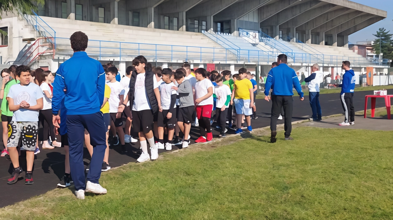 Delusione tra i parenti dei ragazzini che hanno partecipato ai Giochi della Gioventù L’ampia tribuna dell’Invernizzi è impraticabile per ragioni di sicurezza