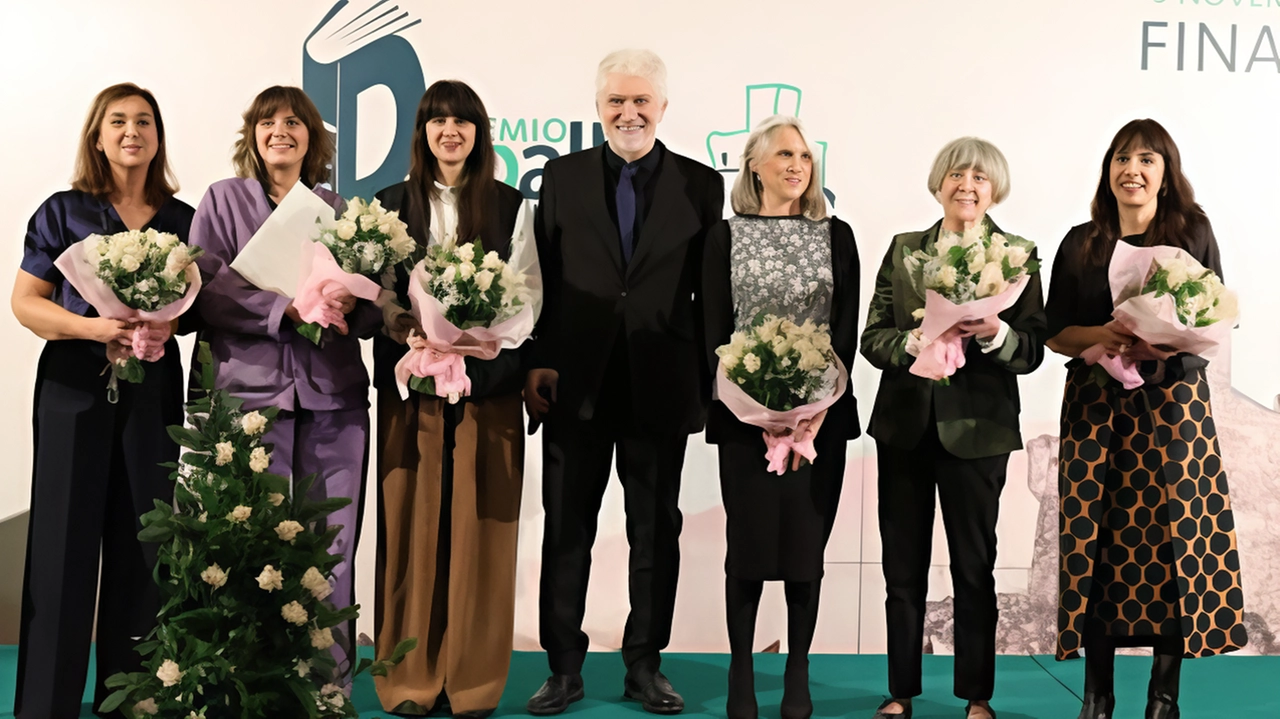 Premio Rapallo all'Hotel Excelsior Palace: Enrica Ferrara e Daria Bignardi tra le vincitrici. Giuria premia autrici italiane di narrativa e saggistica. Premio Rapallo all'Hotel Excelsior Palace: Enrica Ferrara e Daria Bignardi tra le vincitrici. Giuria premia autrici italiane di narrativa e saggistica.
