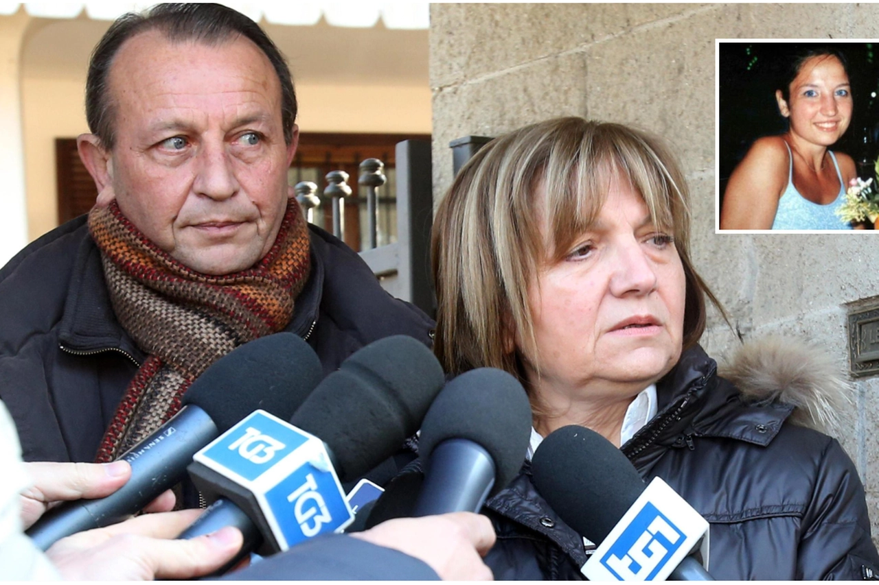 Rita e Giuseppe Poggi in uno scatto di qualche anno fa; nel riquadro, Chiara Poggi, assassinata a Garlasco nel 2007