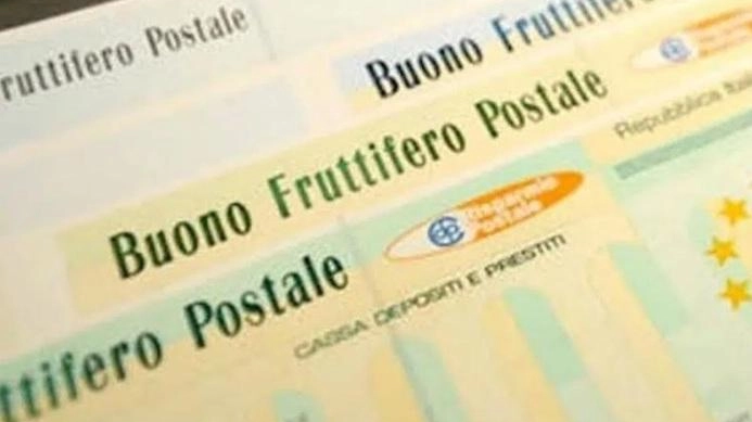 Un'immagine di repertorio di vecchi buoni fruttiferi postali Un'immagine di repertorio di vecchi buoni fruttiferi postali