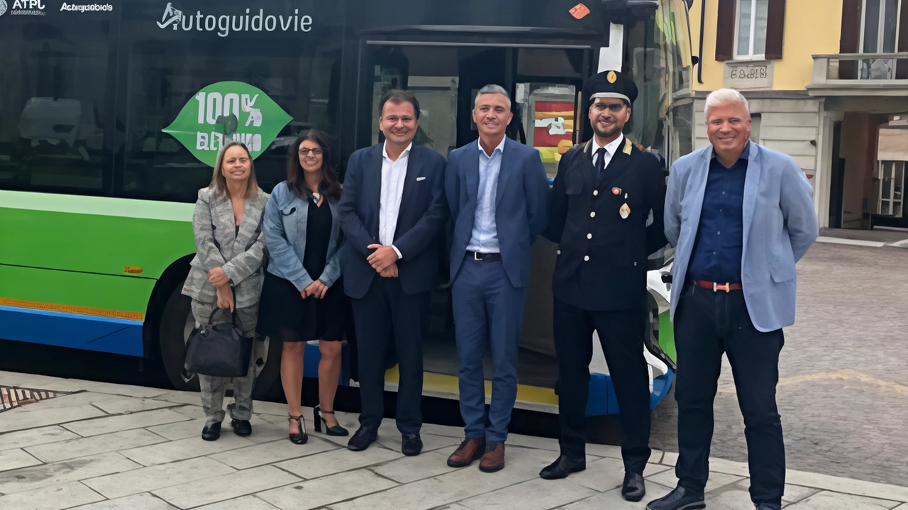 A Pavia, l'introduzione di bus elettrici e a metano sta rivoluzionando la mobilità urbana e extraurbana, con l'obiettivo di ridurre le emissioni e migliorare la qualità dell'aria. Autoguidovie punta a una flotta green di 58 mezzi per un futuro sostenibile e all'insegna dell'innovazione. A Pavia, l'introduzione di bus elettrici e a metano sta rivoluzionando la mobilità urbana e extraurbana, con l'obiettivo di ridurre le emissioni e migliorare la qualità dell'aria. Autoguidovie punta a una flotta green di 58 mezzi per un futuro sostenibile e all'insegna dell'innovazione.