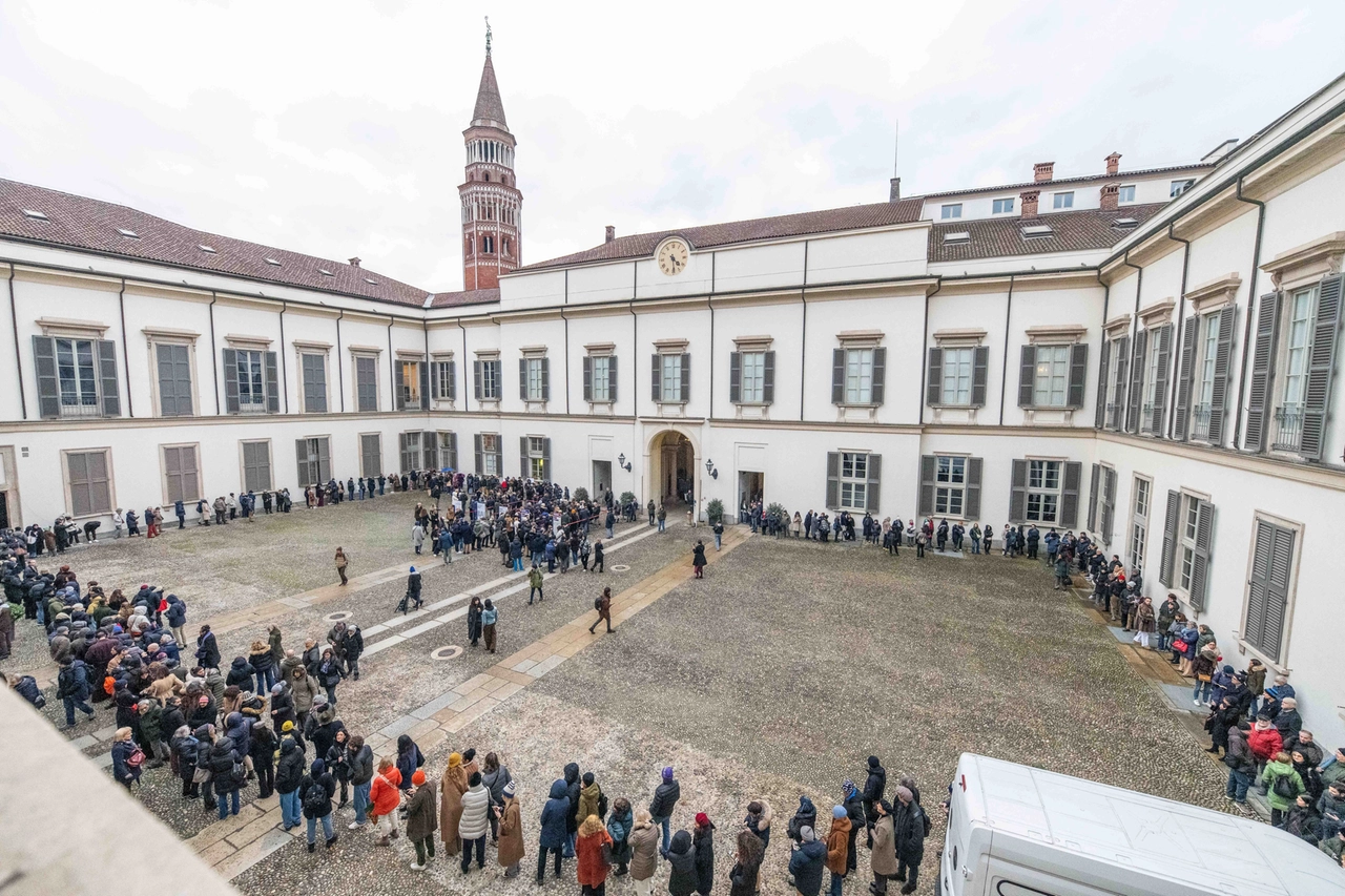 I milanesi in coda anche per più di due ore per vedere la mostra-tributo