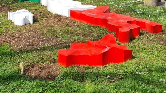 Legnano, l’opera dal 2023 si trovava nel cortile di Palazzo Malinverni