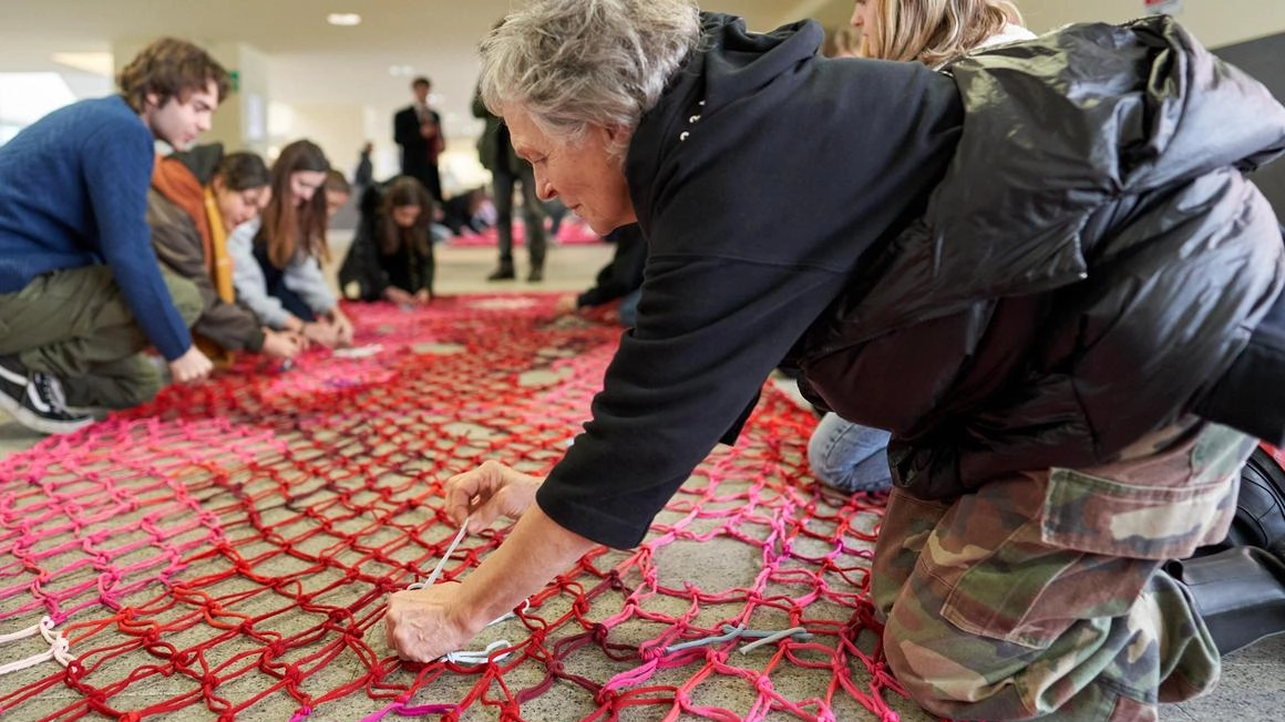 In Bicocca parte la campagna di sensibilizzazione per tutta la comunità. Nei bagni visibili slogan come "L’isolamento è un segnale di controllo" . Iannantuoni: "Il servizio ad hoc sarà un luogo sicuro nel quale chiedere aiuto". In Bicocca parte la campagna di sensibilizzazione per tutta la comunità. Nei bagni visibili slogan come "L’isolamento è un segnale di controllo" . Iannantuoni: "Il servizio ad hoc sarà un luogo sicuro nel quale chiedere aiuto".