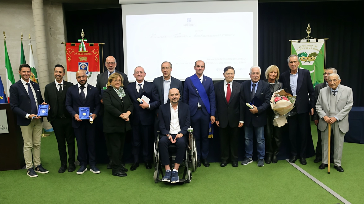 I brianzoli premiati alla cerimonia nella sede della Provincia di Monza I brianzoli premiati alla cerimonia nella sede della Provincia di Monza