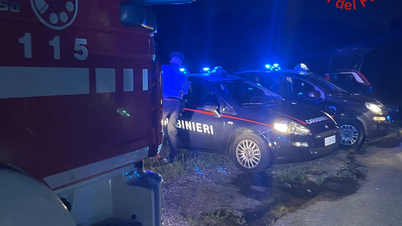 Accertamenti di carabinieri e vigili del fuoco Accertamenti di carabinieri e vigili del fuoco