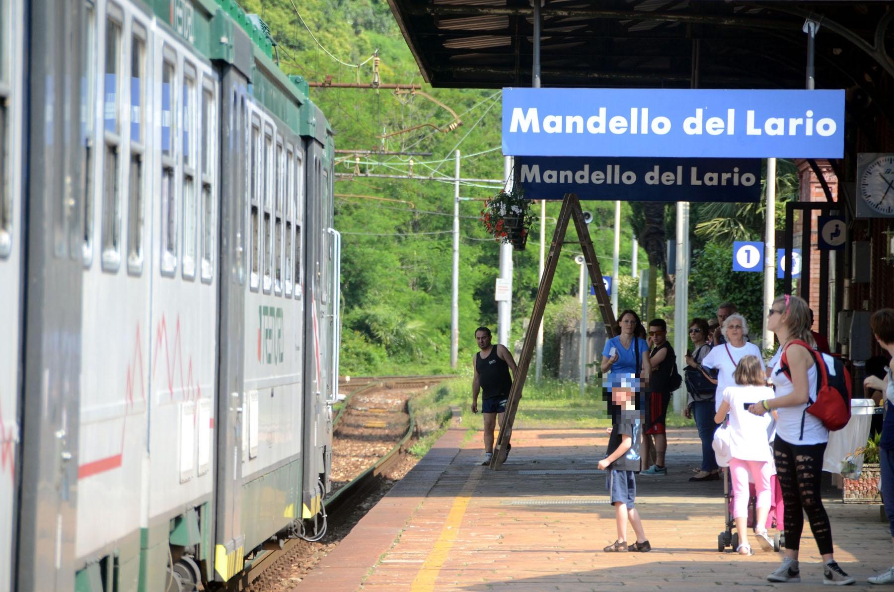 Mandello, si riparte con le risse tra giovani sul lungolago. Un 18enne spacca il naso a bastonate a un coetaneo Mandello, si riparte con le risse tra giovani sul lungolago. Un 18enne spacca il naso a bastonate a un coetaneo